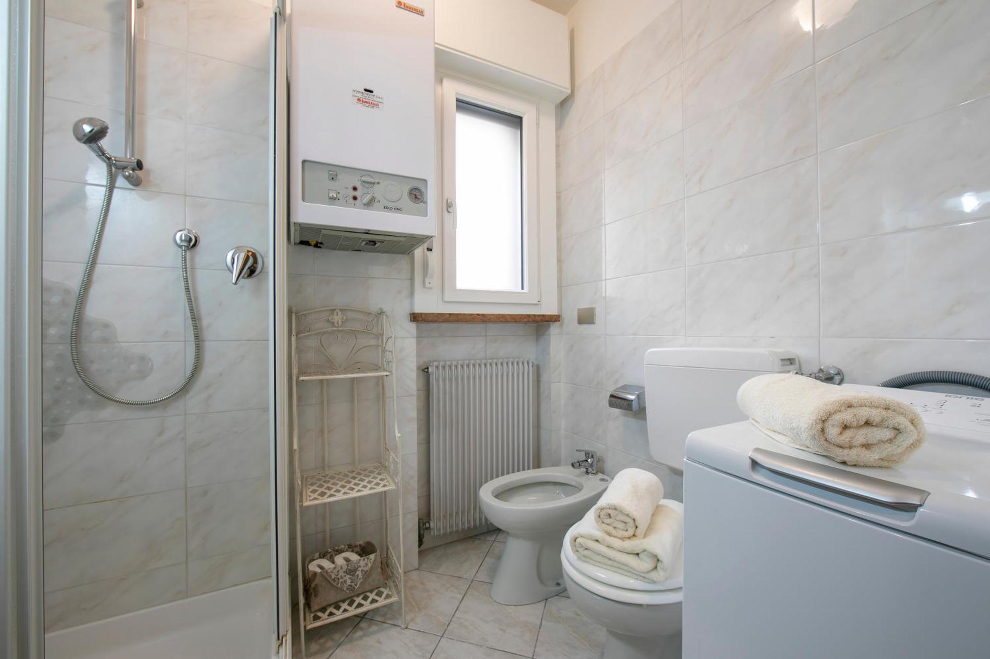 Lake View Dom-Us Apartment - Happy Rentals Riva del Garda Dış mekan fotoğraf
