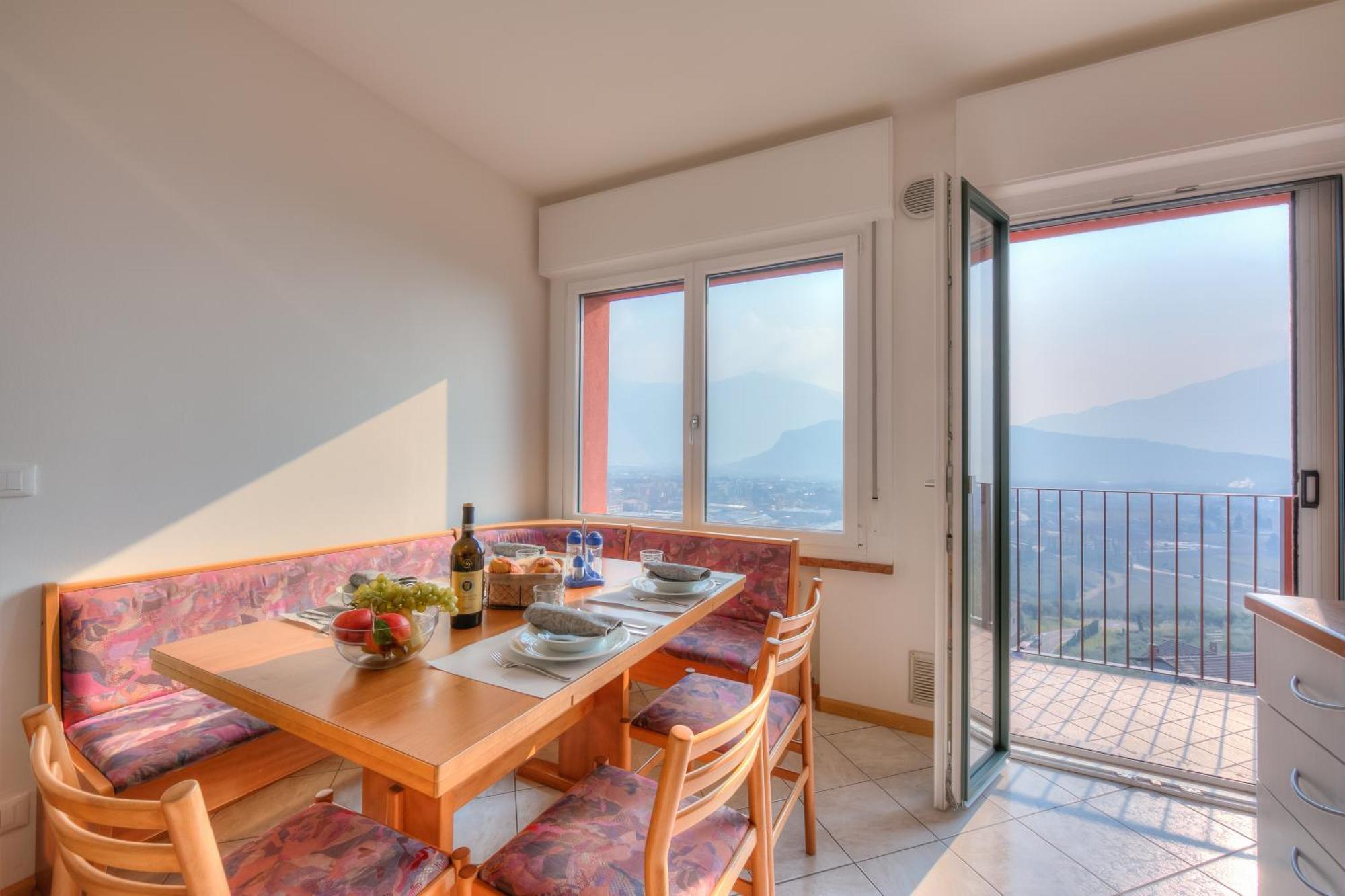 Lake View Dom-Us Apartment - Happy Rentals Riva del Garda Dış mekan fotoğraf