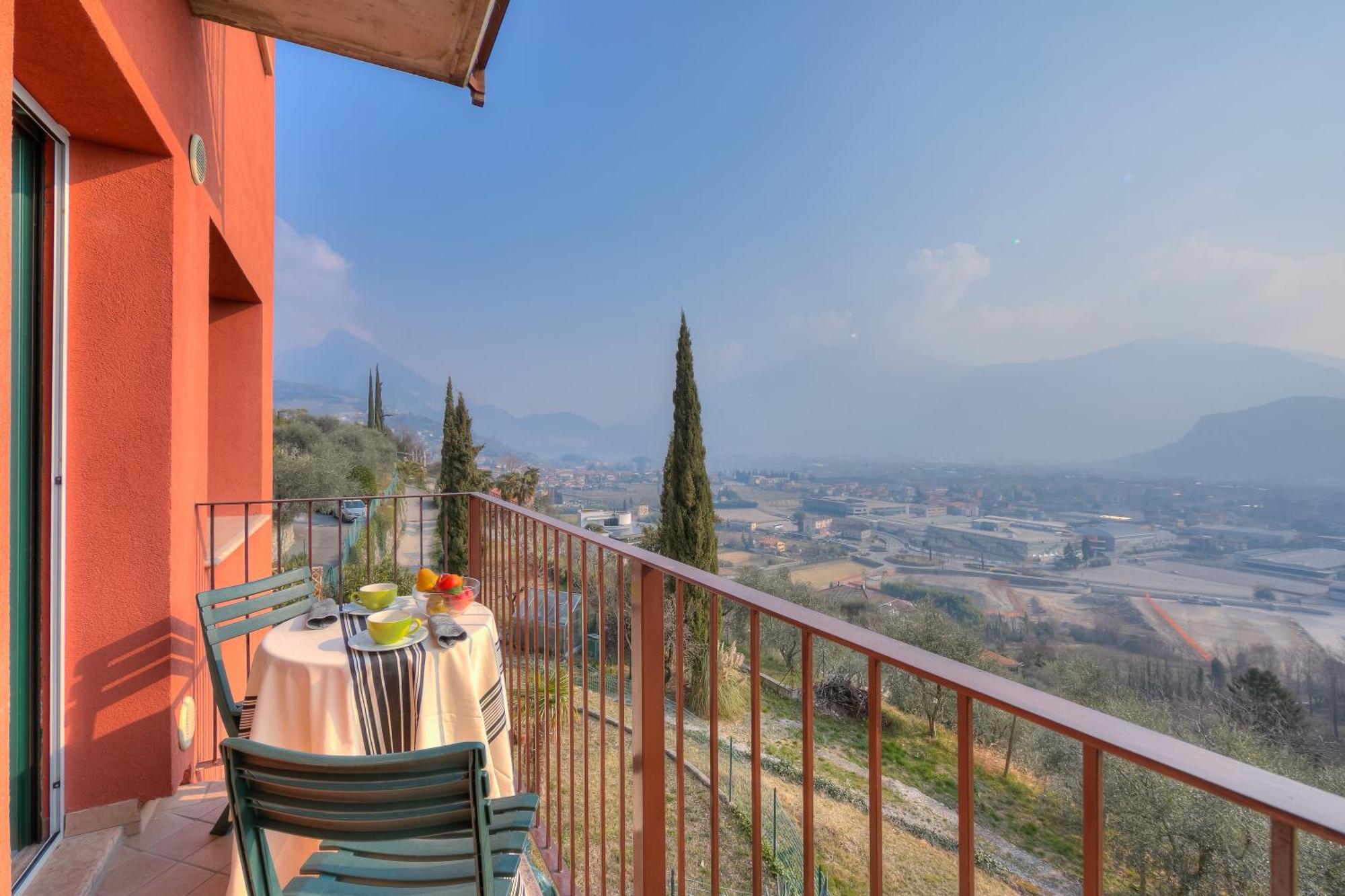 Lake View Dom-Us Apartment - Happy Rentals Riva del Garda Dış mekan fotoğraf