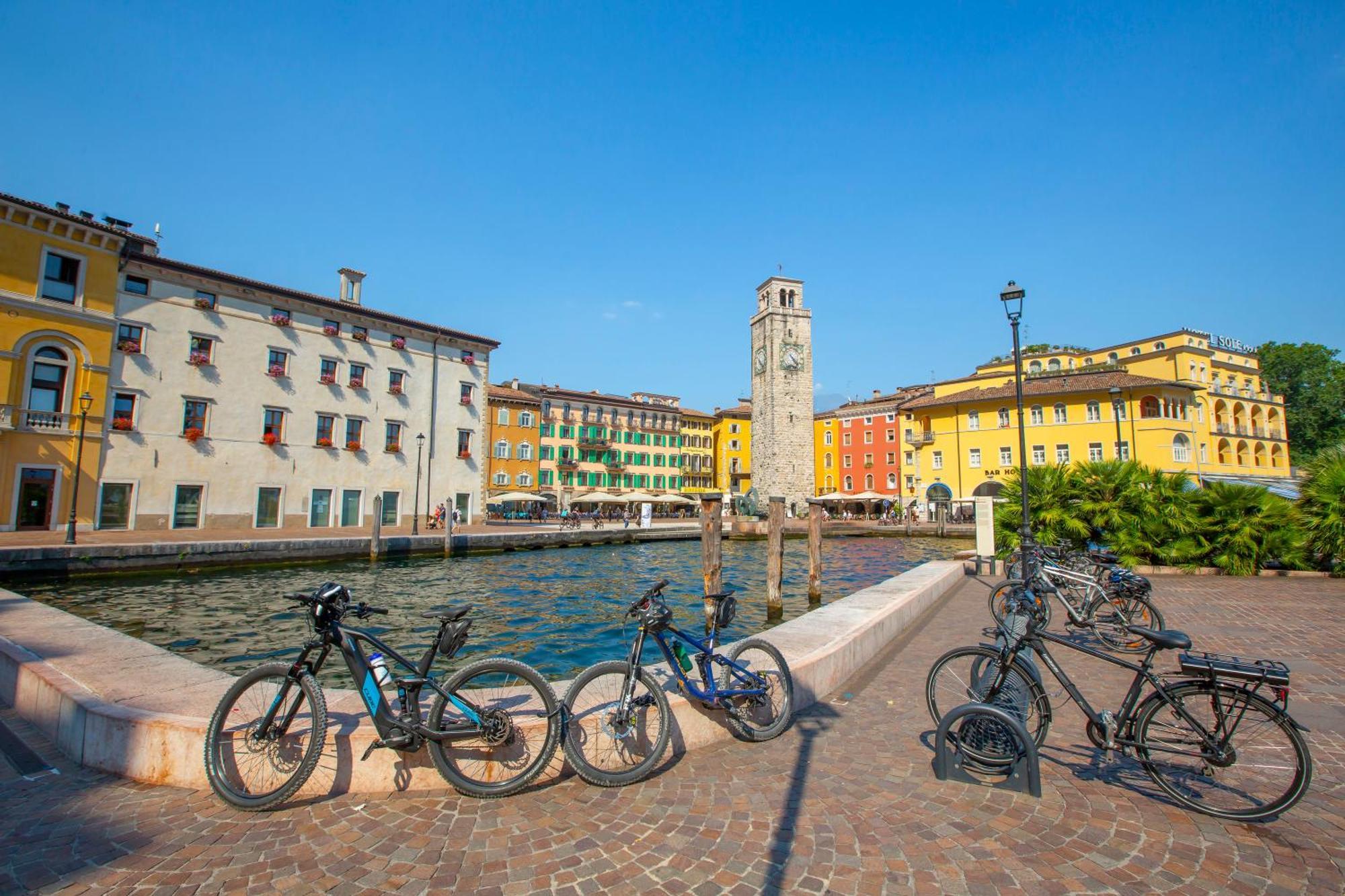 Lake View Dom-Us Apartment - Happy Rentals Riva del Garda Dış mekan fotoğraf
