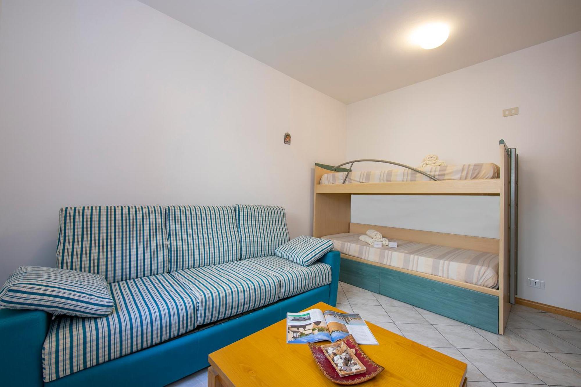Lake View Dom-Us Apartment - Happy Rentals Riva del Garda Dış mekan fotoğraf