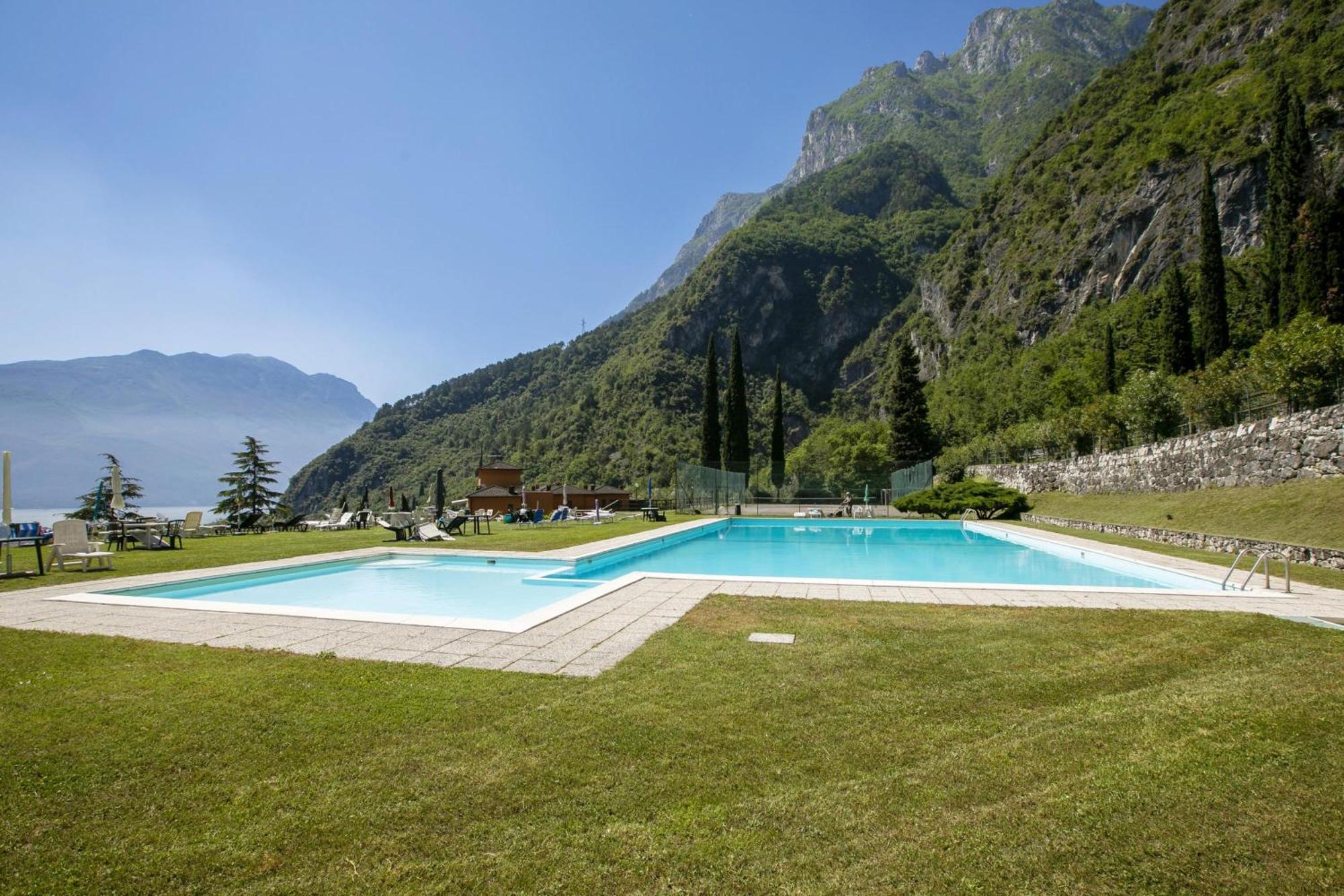 Lake View Dom-Us Apartment - Happy Rentals Riva del Garda Dış mekan fotoğraf