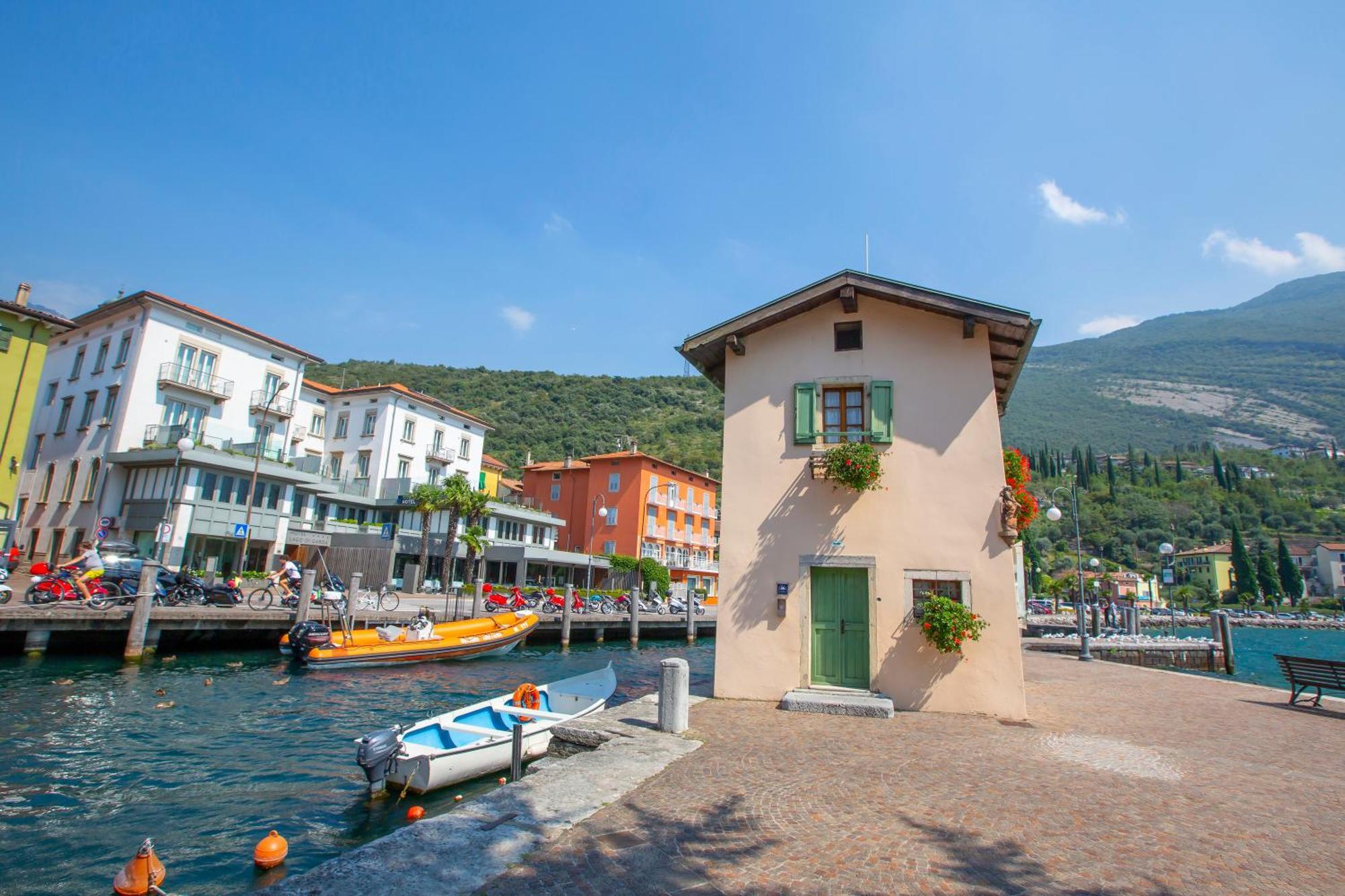 Lake View Dom-Us Apartment - Happy Rentals Riva del Garda Dış mekan fotoğraf