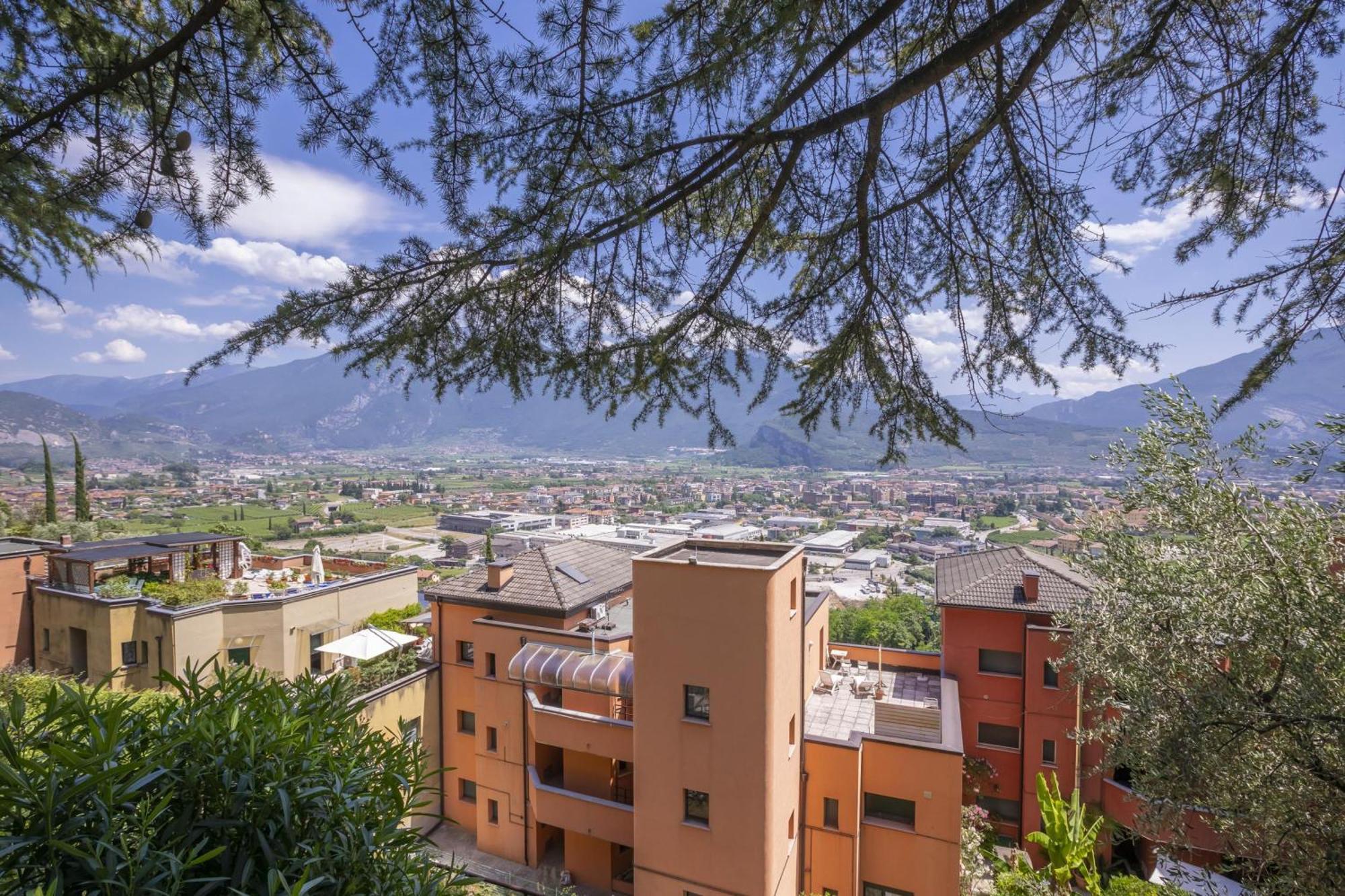 Lake View Dom-Us Apartment - Happy Rentals Riva del Garda Dış mekan fotoğraf